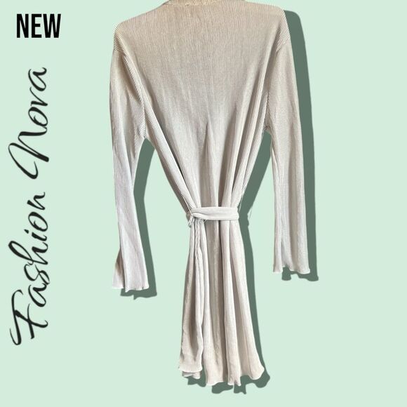 New NWT Fashion Nova On The Clock Plisse Mini Dress - Silver - Small - Picture 7 of 8